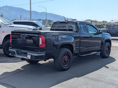 Used 2017 GMC Canyon SLE w/ SLE Convenience Package image 4