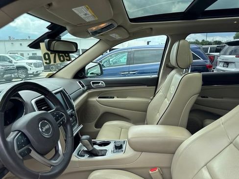 Used 2018 Jeep Grand Cherokee Overland AWD/4WD image 7