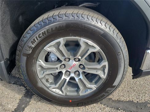 New 2026 GMC Sierra 1500 SLE image 5