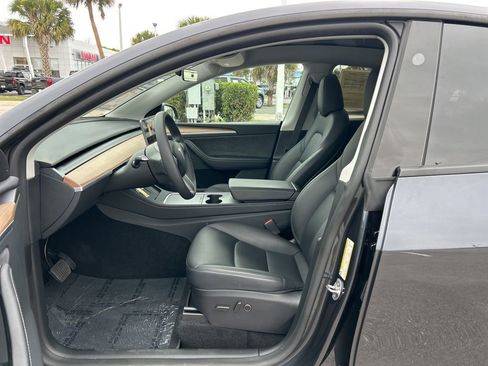 Used 2025 Tesla Model Y Long Range RWD image 15
