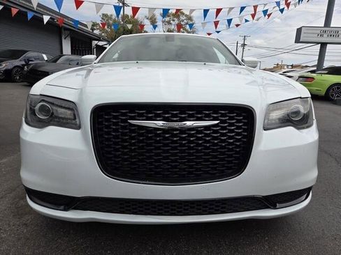 Used 2019 Chrysler 300 S image 2
