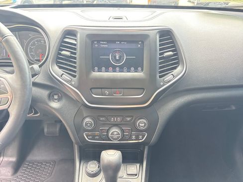 Used 2019 Jeep Cherokee Latitude Plus w/ Comfort/Convenience Group AWD/4WD image 23