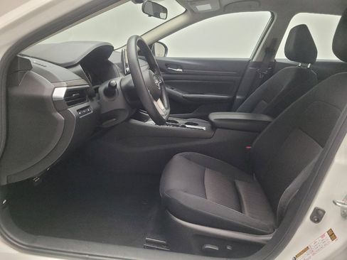 Used 2025 Nissan Altima 2.5 SV FWD image 17