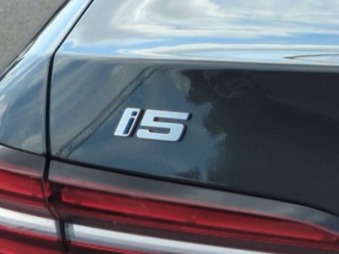 Used 2024 BMW i5 eDrive40i w/ Premium Package image 12