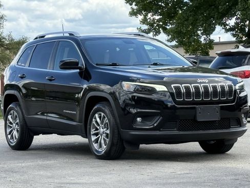 Used 2019 Jeep Cherokee Latitude Plus w/ Cold Weather Group image 7