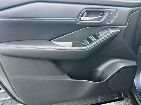 Certified 2024 Nissan Rogue SL w/ SL Premium Package image 32