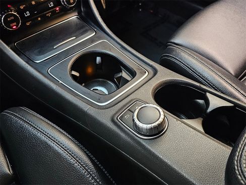 Used 2018 Mercedes-Benz CLA 250 image 28