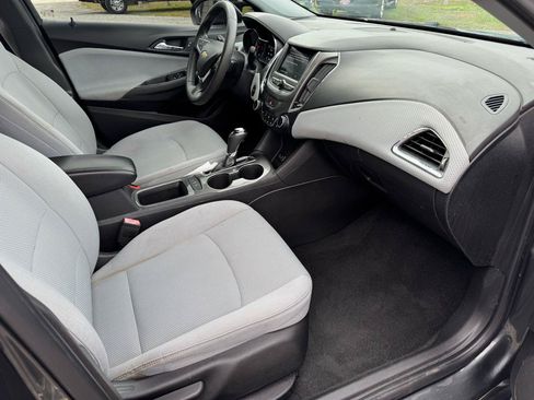 Used 2019 Chevrolet Cruze LT w/ Convenience Package FWD image 12