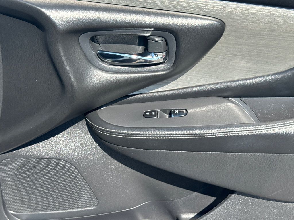 Used 2016 Nissan Murano SL w/ SL Technology Package FWD image 14