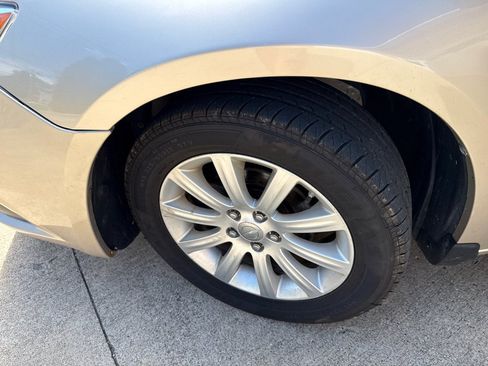Used 2013 Chrysler 200 Touring FWD image 17