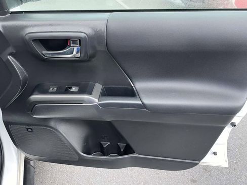 Used 2022 Toyota Tacoma TRD Off-Road w/ TRD Premium Off Road Package image 47