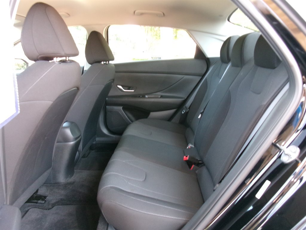 Used 2023 Hyundai Elantra SE FWD image 27