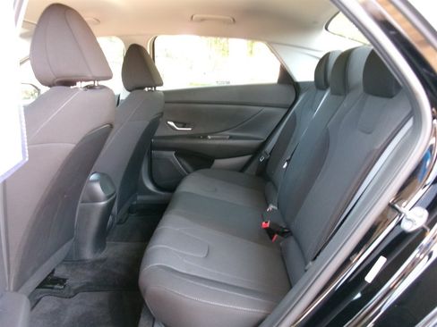 Used 2023 Hyundai Elantra SE FWD image 27