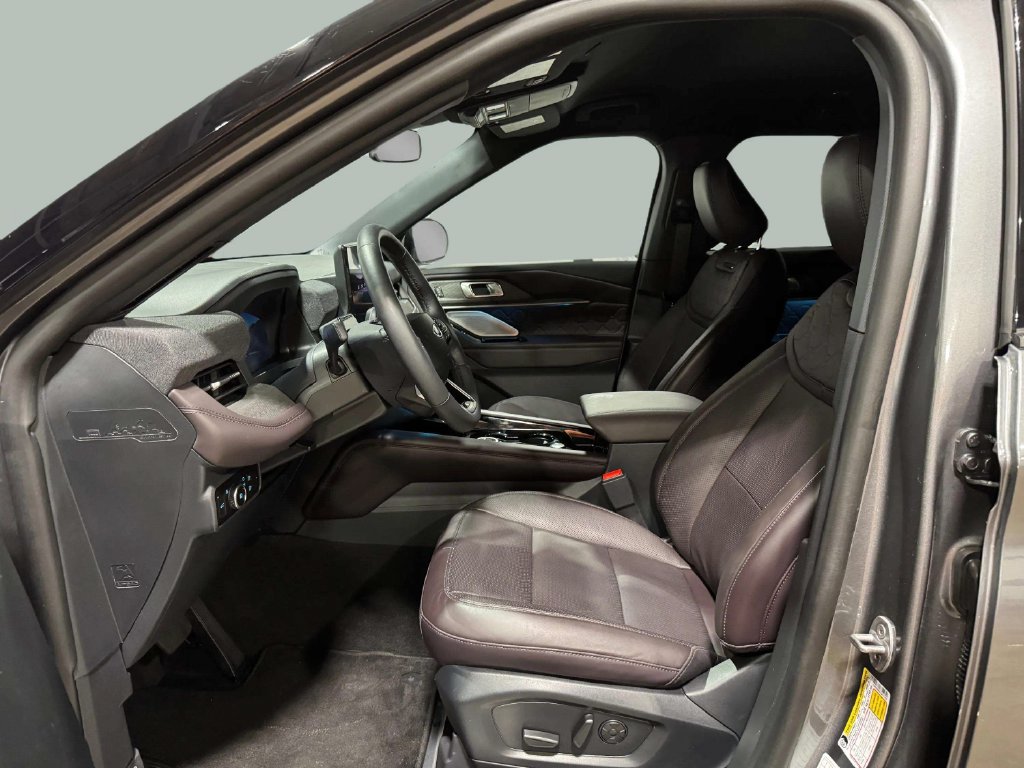 Used 2026 Ford Explorer Platinum w/ LUX Leather Package AWD/4WD image 5