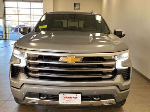 Used 2024 Chevrolet Silverado 1500 High Country w/ Technology Package image 3