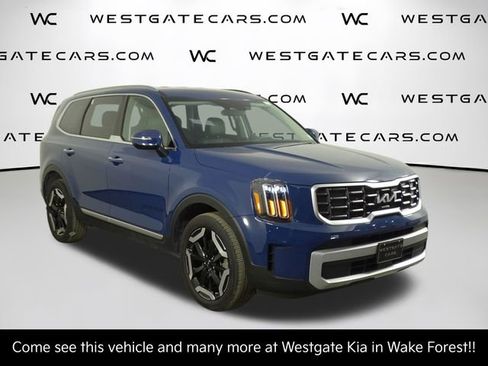 Used 2024 Kia Telluride S image 2