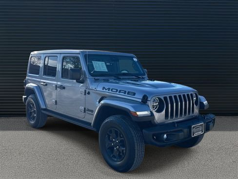 Used 2019 Jeep Wrangler Unlimited Sahara w/ Quick Order Package 24M Moab image 3