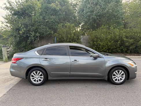Used 2014 Nissan Altima 2.5 S w/ Display Audio Package image 5