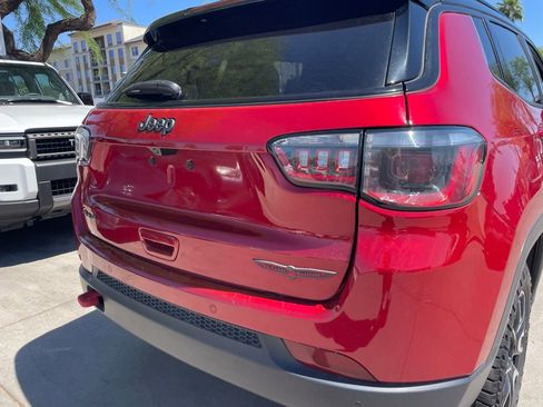 Used 2025 Jeep Compass Trailhawk image 4