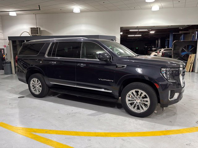 Used 2023 GMC Yukon XL SLT w/ SLT Premium Package AWD/4WD image 10