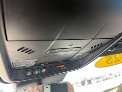 Used 2025 Cadillac XT4 Premium Luxury image 19