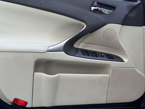 Used 2009 Lexus IS 250 w/ Preferred Accessory Pkg RWD image 13