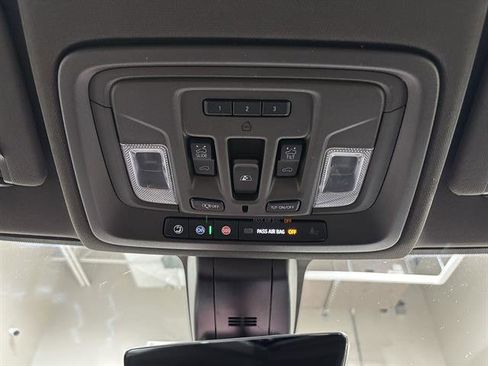 Used 2020 Chevrolet Silverado 1500 LTZ w/ LTZ Premium Package AWD/4WD image 15