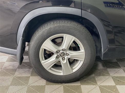 Used 2021 Toyota Highlander L image 18