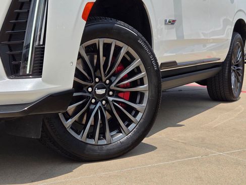 Used 2023 Cadillac Escalade V AWD/4WD image 8