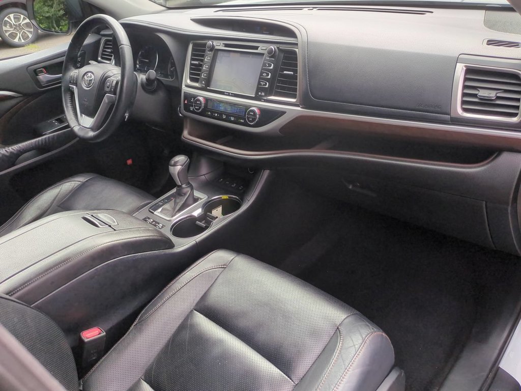 Used 2014 Toyota Highlander Limited AWD/4WD image 30
