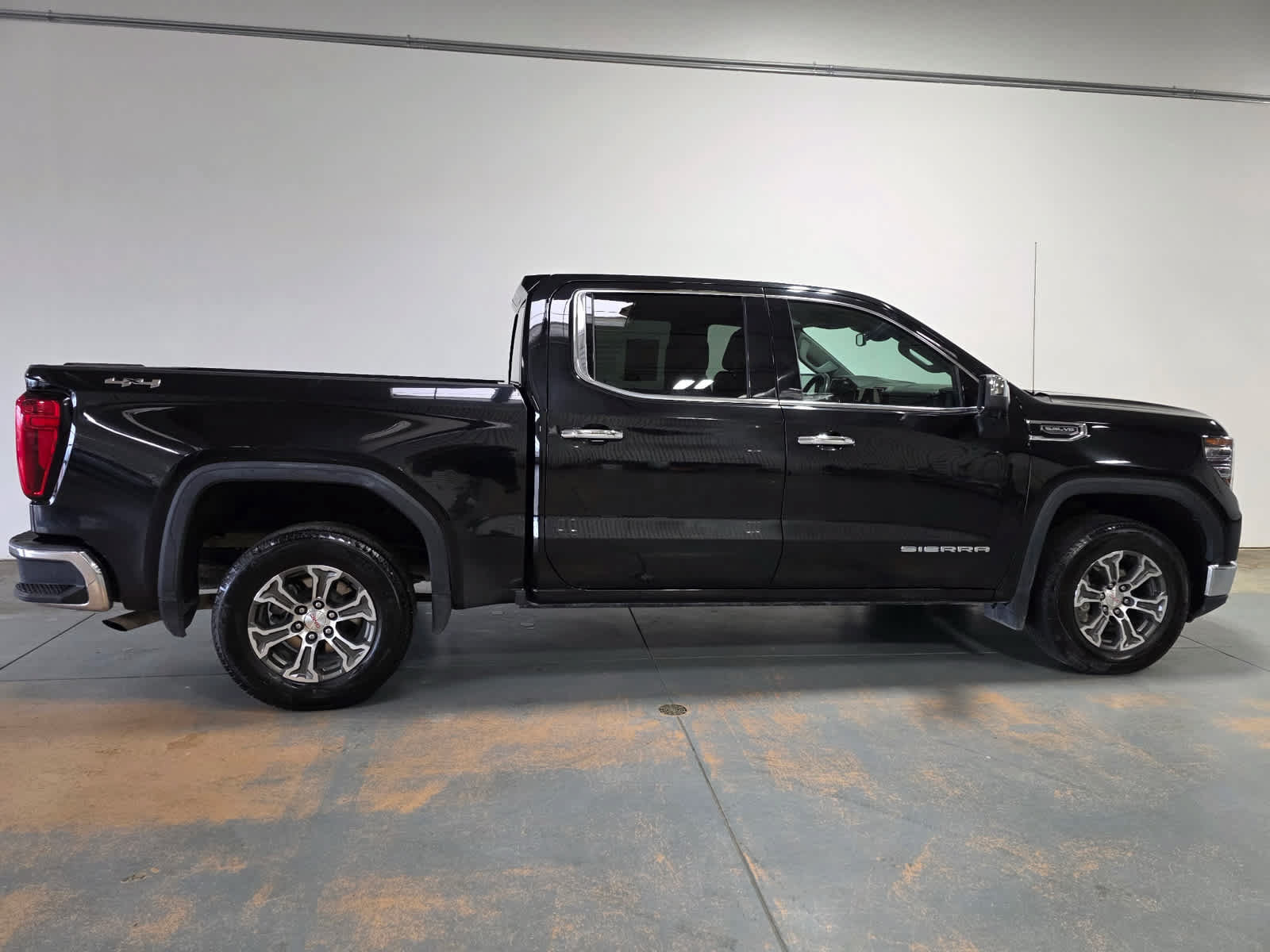 Used 2025 GMC Sierra 1500 SLT AWD/4WD image 6
