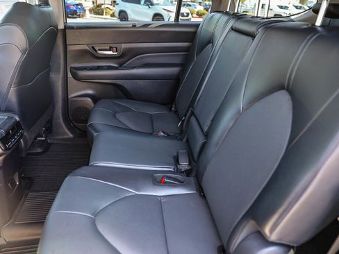 Certified 2024 Toyota Grand Highlander AWD image 8