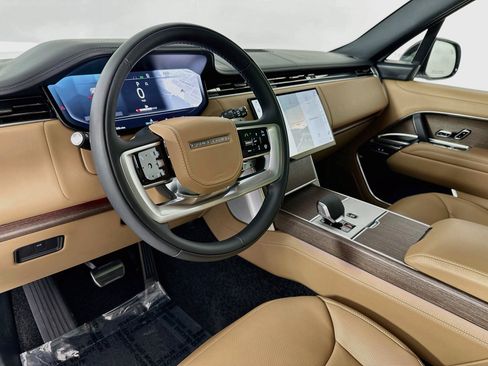 Certified 2025 Land Rover Range Rover Long Wheelbase SE AWD/4WD image 10