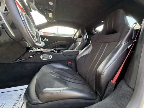 Used 2020 Aston Martin V8 Vantage Coupe image 16