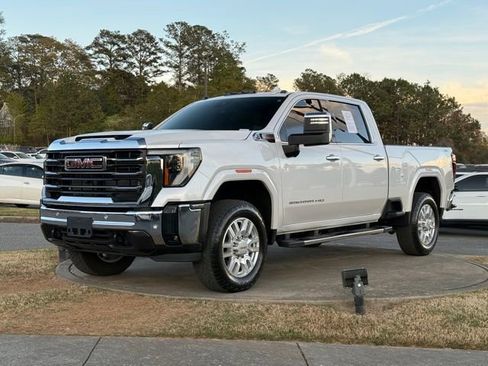 Used 2024 GMC Sierra 2500 SLT w/ SLT Premium Package image 3