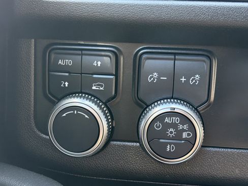 Used 2021 GMC Yukon SLT AWD/4WD image 25
