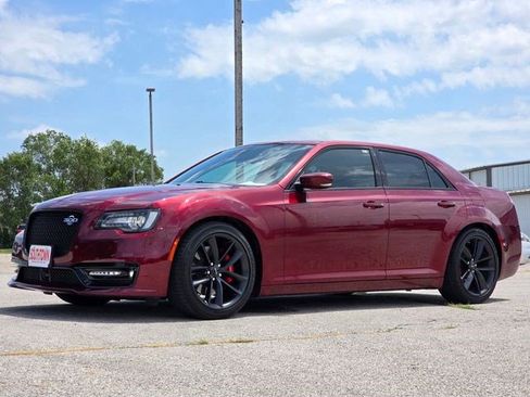 Certified 2023 Chrysler 300 C RWD image 3