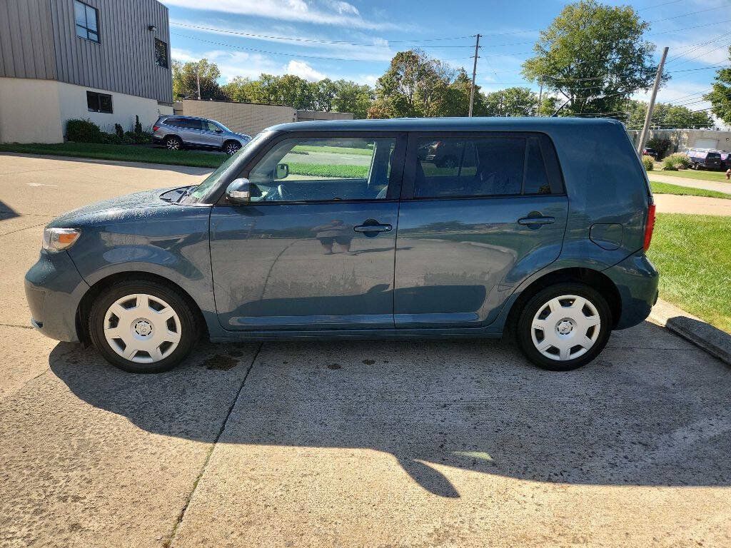 Used 2010 Scion xB FWD image 4