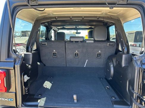 Used 2023 Jeep Wrangler Unlimited Sahara AWD/4WD image 13
