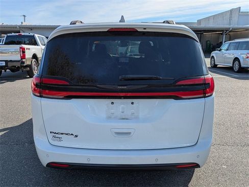 Used 2021 Chrysler Pacifica Touring w/ S Appearance Package image 4