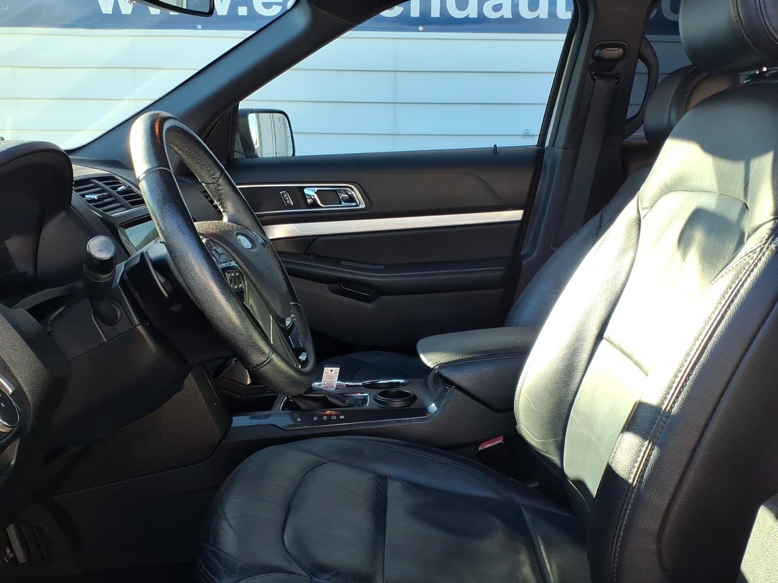 Used 2017 Ford Explorer XLT w/ Equipment Group 202A FWD image 7