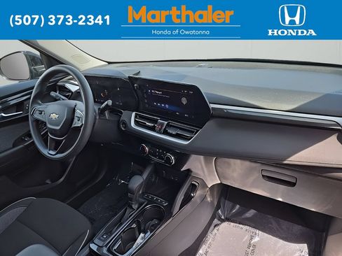 Used 2025 Chevrolet TrailBlazer LT AWD/4WD image 21