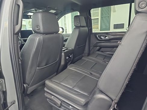 Used 2022 Chevrolet Suburban LT image 18