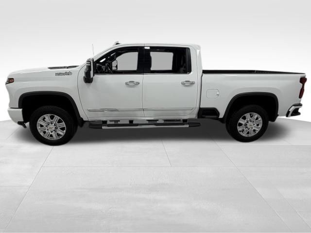 Certified 2024 Chevrolet Silverado 2500 High Country w/ High Country Premium Package AWD/4WD image 3