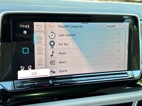 Used 2025 Volkswagen Atlas Cross Sport SEL Premium R-Line image 30