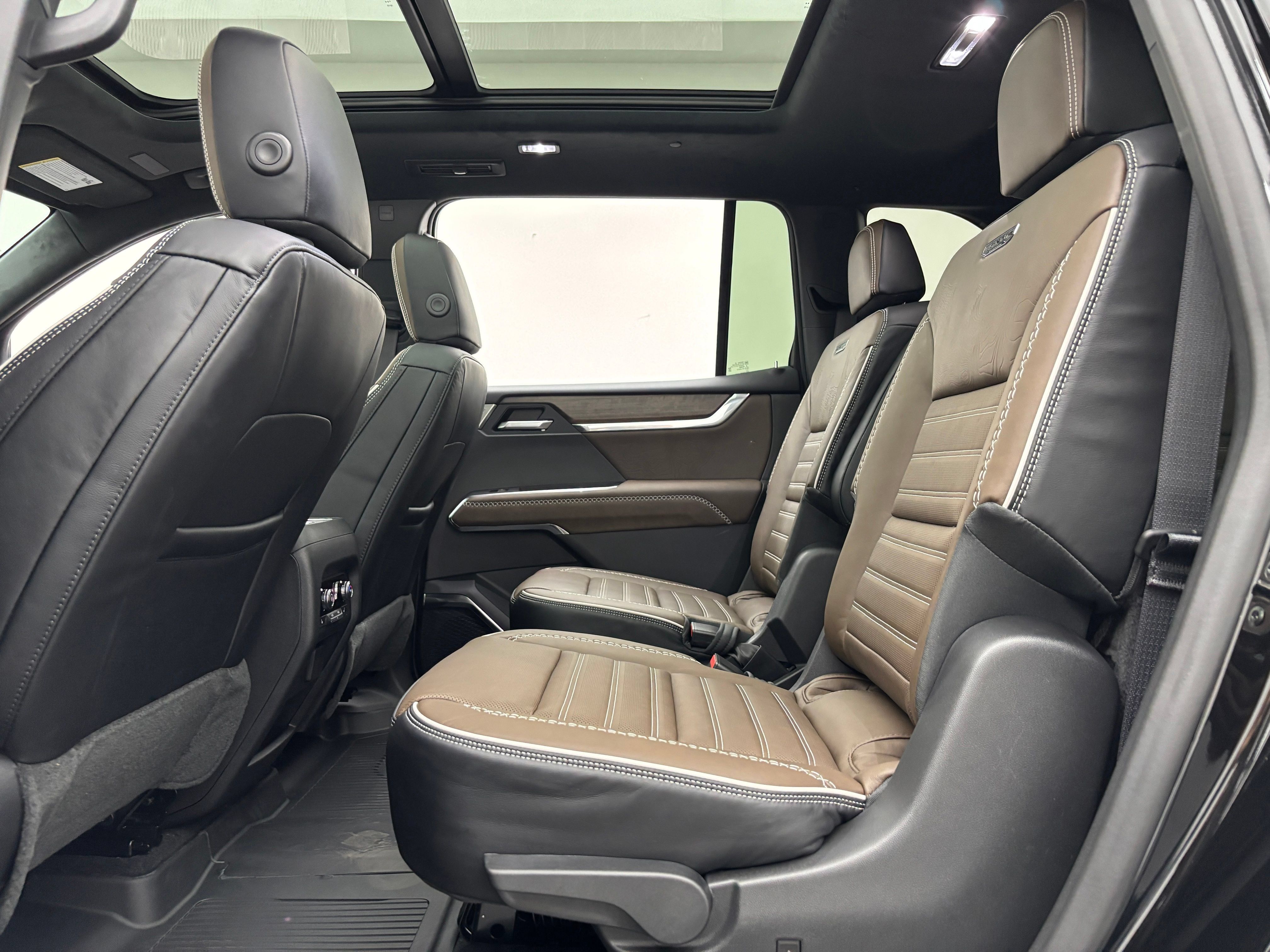 New 2026 GMC Acadia Denali Ultimate w/ LPO, Floor Liner Package AWD/4WD image 48