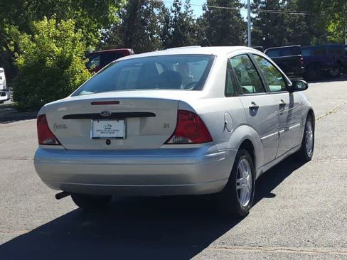Used 2003 Ford Focus SE FWD image 8