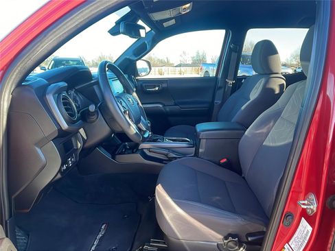 Used 2019 Toyota Tacoma TRD Sport image 21