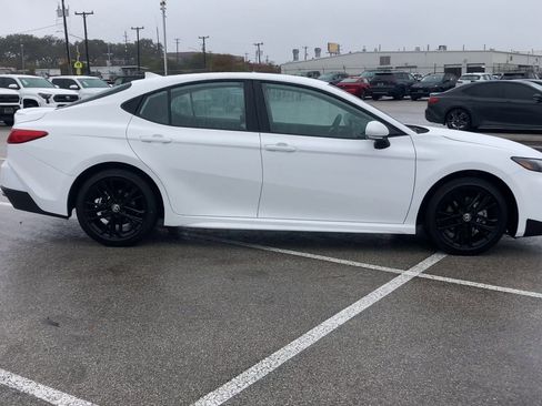 Used 2026 Toyota Camry SE w/ Convenience Package image 9