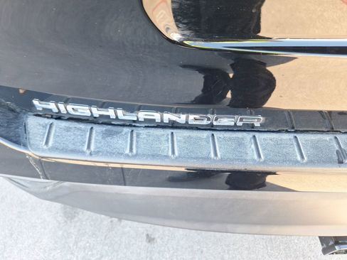 Used 2021 Toyota Highlander XLE image 13